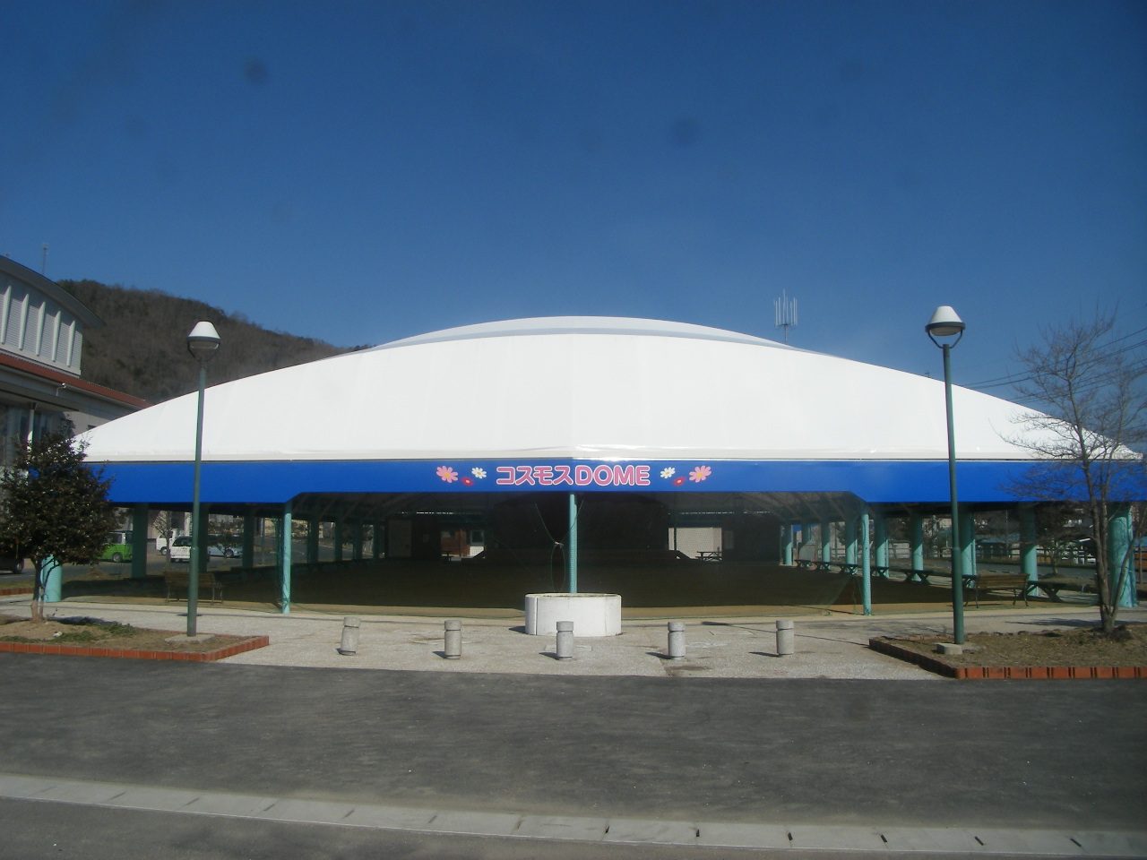 真庭市コスモスドームテント張替え工事