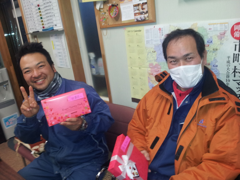 第19回;頑張っている男性社員に恒例の(バレンタインデー)に感謝チョコレートを差し上げました。